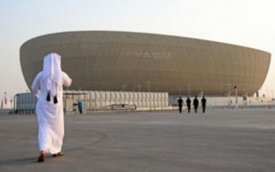 <p>أعلنت قناة “بي إن سبورتس”، الأحد 2 أكتوبر 2022، توقيع “إعلان مشترك” بين قطر والمغرب، بخصوص “تبادل المعلومات” المتعلقة بتنظيم نهائيات كأس العالم، المرتقبة في دولة قطر، في الفترة الممتدة ما بين 20 نونبر و18 دجنبر 2022.</p>
<p> </p>
<p>قالت قناة “بي إن سبورتس”، إن الإعلان المشترك الذي تم توقيعه، الأحد 2 أكتوبر 2022، “يهدف إلى تعزيز التعاون الأمني بين المغرب وقطر، وتنفيذ كافة الخطط الرامية لضمان الأمن خلال فترة كأس العالم، التي تستمر 28 يوما، فضلا عن الرفع من مستويات الأجهزة الأمنيّة المعنيّة بتأمين المونديال وضمان سلامة المشجعين”.</p>
<p> </p>
<p>وكان وفد أمني مغربي قد زار قطر نهاية شهر ماي الماضي، ووقَف على الملاعب القطرية المستضيفة للمونديال، كما أن وفدا قطريا زار المغرب، وحضر نهائي كأس السوبر الإفريقي بين الوداد الرياضي ونهضة بركان، في ملعب مجمع الأمير مولاي عبد الله بالرباط</p>