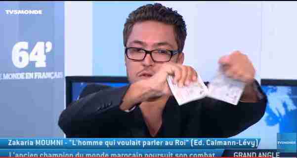 تفاصيل حصرية حول أسباب تمزيق زكرياء المومني لجواز سفره المغربي