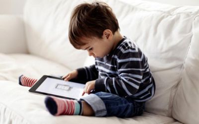 اكتشاف ضرر خطير وغير متوقع لاستخدام الأطفال للهواتف الذكية