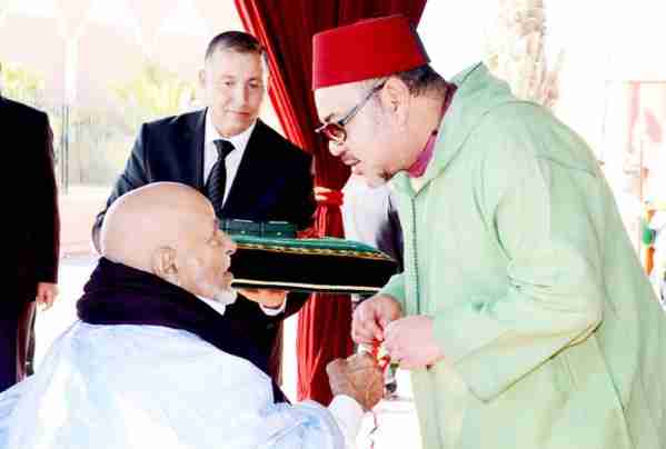 قصة نزلة برد أصابت الملك وشغلت المغاربة وهم يتابعون خطابه في ذكرى المسيرة