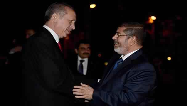 مرسي يرحل إلى تركيا بوساطة خليجية