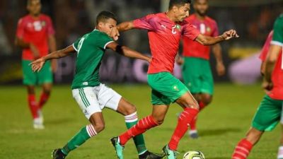 بعد الهزيمة المذلة أمام المنتخب الوطني المحلي.. إقالة مدرب المنتخب الجزائري