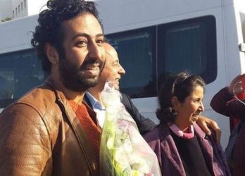 عمر الراضي يستقبل  بالورود  بعد مغادرة السجن