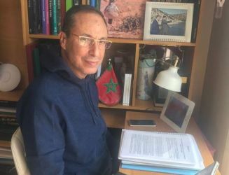 بعد فترة الحجر الصحي .. الوزير اعمارة يطمئن المغاربة من داخل بيته