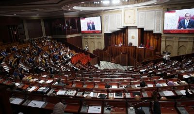 وأخيرا يرضخ البرلمانيون لضغوط الفيسبوك والإعلام ويوافقون على إلغاء معاشاتهم