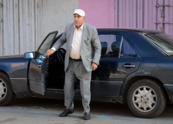نجل الأموي يخرج عن صمته ويفضح تصرفاته والده وزوجته