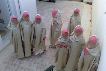 حكاية الوزيرة التي لا تطيق ارتداء القاصرات للحجاب الشرعي 