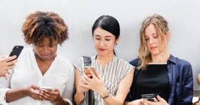 التفاهة في مواقع التواصل الاجتماعي ... من المسؤول ؟