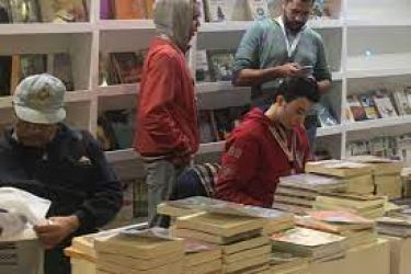 تفاصيل بداية نهاية سوق الكتب الورقية بسبب كورونا