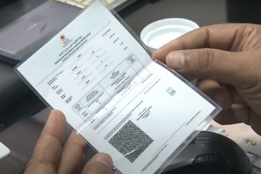 تفاصيل عريضة رفض جواز التلقيح التي أطلقها سياسيون مشاهير