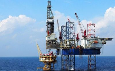 إنزكان تسبح تحت البترول