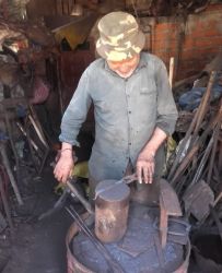 الصانع الحرفي التقليدي يقاوم ويبدع لضمان لقمة العيش والمحافظة على الحرفة ضد الانقراض