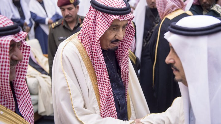 تواصل الجدل بخصوص زيارة العاهل السعودي مع فاتورات العلاج غير المدفوعة
