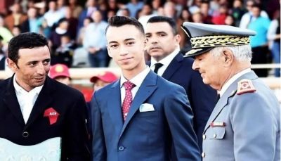 كواليس آخر خرجة لولي العهد رفقة أصدقائه المقربين 