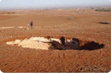 ظهور حفرة عميقة بالمغرب شبيهة للحفرة التي نتجت عن زلزال تركيا وهذه قصتها الكاملة