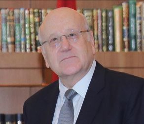 ما لا يعرفه المتذاكون اذا لم نقل الاغبياء ان الرئيس نجيب ميقاتي واحد من حراس مقامات البلد الدستوريه .