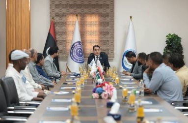 وزير العمل والتأهيل يلتقي ممثلي شركات الجنوب المنفذة لمشروعات الطوارئ ويؤكد قرب صرف مستحقاتهم المالية