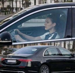 هكذا تفاعل المغاربة مع فيديو قيادة الاميرة للا خديجة لسيارتها  بعد حصولها على رخصة السياقة . 