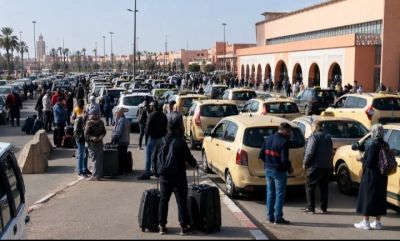 سيارات الأجرة خارج القانون ووزارة الداخلية تتفرج على فوضى تهين المغاربة وتسيء إلى صورة الدولة