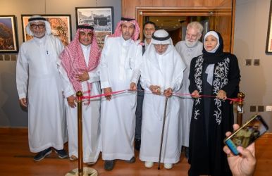 *معرض أطياف الحرمين بجدة يبهر زواره بعدسات المصورة العالمية سوزان إسكندر* 