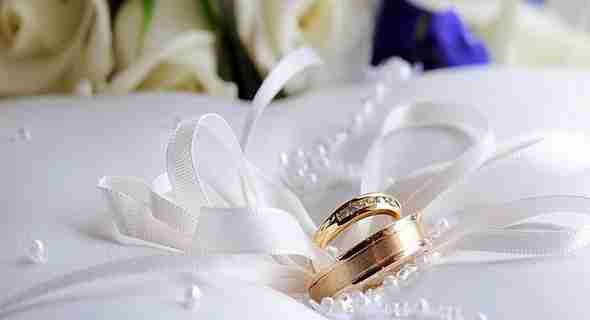 ستيني ذهب لطلب يد فتاة لابنه فتزوجها بدلا منه