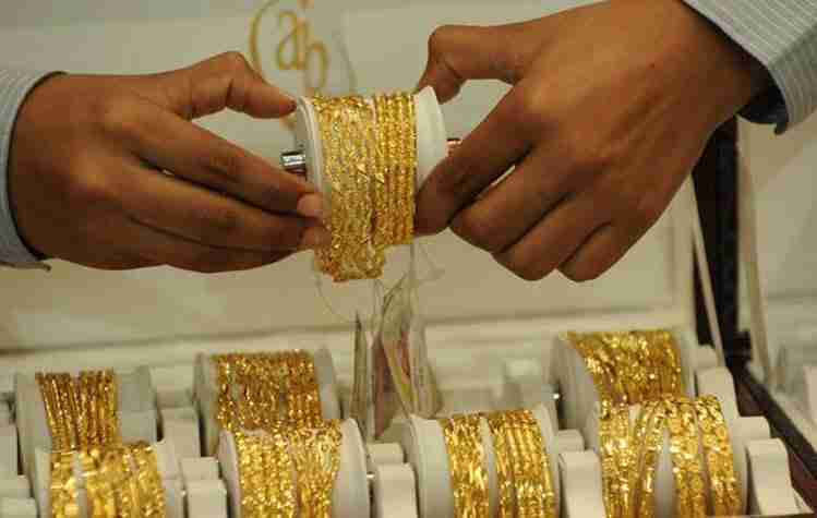 الذهب يتراجع إلى أدنى مستوياته رغم ارتفاع أسعار النفط