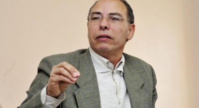 منجيب :  أستغرب منع سلفي من الترشح والملك صلى خلف سلفي آخر