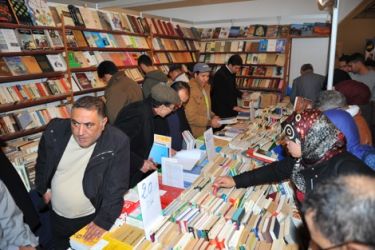 مبيعات المؤلفات .. عوائد لا تسمن ولا تغني من جوع كتاب مغاربة