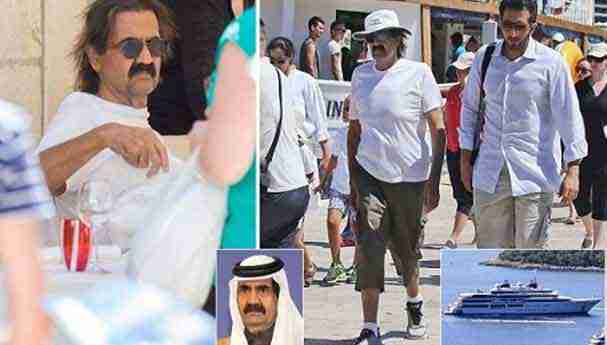 صحيفة بريطانية تسخر من ملابس أمير قطر السابق
