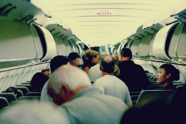 أغرب 10 طلبات للركاب على متن الطائرة ... «أريد الجلوس بجوار الطيار بمناسبة عيد ميلادي»