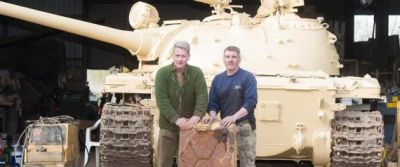 تاجر خردة بريطاني يعثر على كنزٍ داخل دبابة عراقية.. هل تمَّ "نهب" السبائك الذهبية من الكويت؟