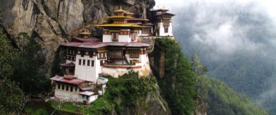 مسجد رائع من الطين وكنيسة معلَّقة في الهواء..شاهد دور العبادة الأكثر إبهاراً في العالم‎