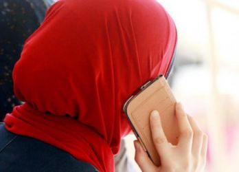 سابقة.. قانون يمنع استعمال الهاتف في الشارع العام!