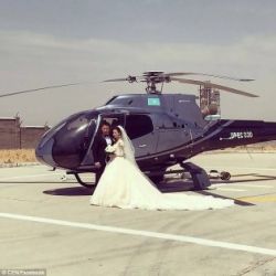 بالفيديو.. زفة عروسين بطريقة غريبة وخطرة تثير جدلا واسعا