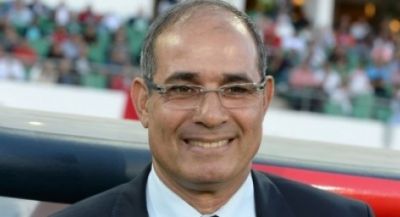 الزاكي يتوج بلقب أحسن مدرب بالجزائر