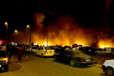 حريق مهول بسوق للمتلاشيات في حي الهراويين يدمر عشرات المحلات التجارية