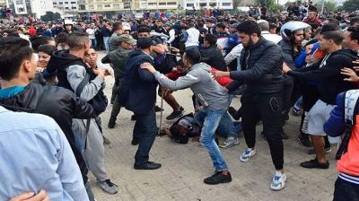 بالصور..عنف وإغماءات بعد طرح تذاكر مباراة الوداد والأهلي