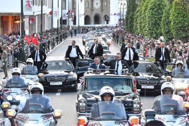 « تريبورتور » يعرقل موكب الملك.. والتحقيق يطال ثلاثة أمنيين