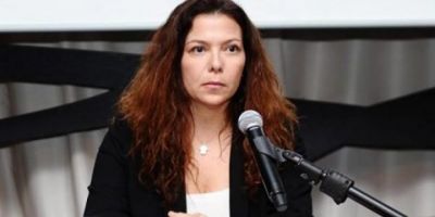 البرلمانية نايلة التازي وسط موجة انتقادات بسبب فاجعة الصويرة.. طاحت الروح علقات الشتا!