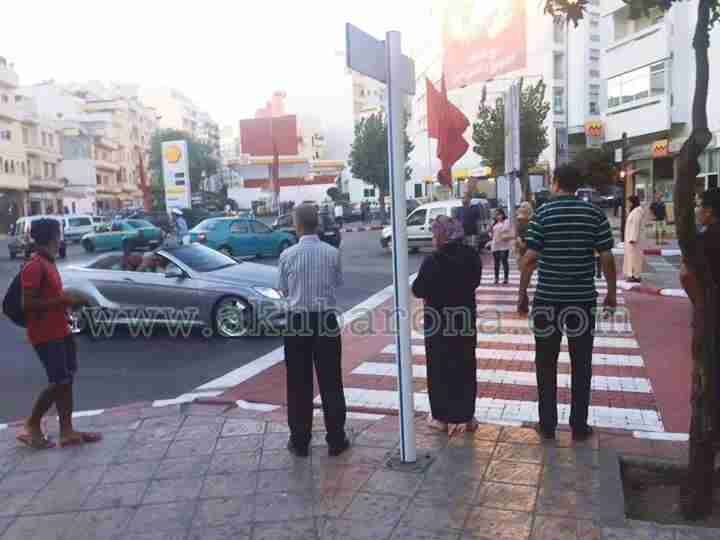 سابقة: جلالة الملك يأخذ فرانسوا هولاند في جولة ليلية على متن السيارة دون حراسة