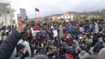 الدولة ماباغاش تكرر خطأ الاتهامات بحال كيف وقع فالريف.”حراك جرادة” يجمع والي جهة الشرق بمنتخبي الإقليم