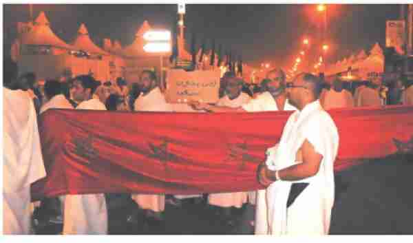 ازيد من 3000 حاج و حاجة يحتجون الآن في شوارع \" منى \" و هذه التفاصيل