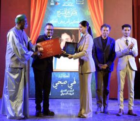 تكريم النجمة كلوديا حنا في ملتقى نغم المسرحي بالإسكندرية بعد مشاركتها في لجنة تحكيم العروض الكبرى